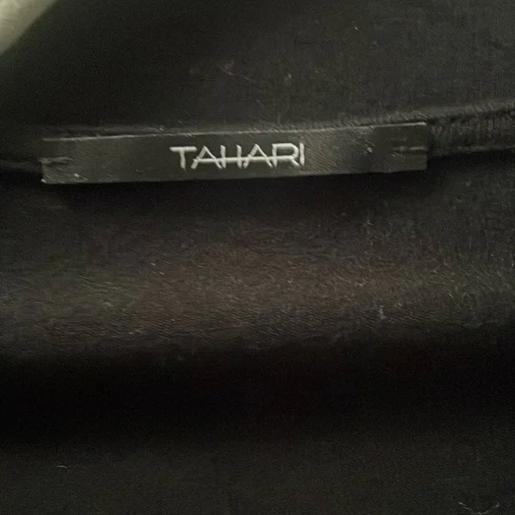 ♥️Tahari♥️women’s black 3/4 bell sleeve blouse size (Large) - Picture 9 of 9